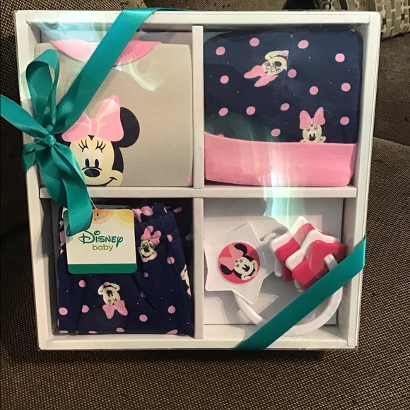 Minnie Mouse layette set - Picture 2 of 5